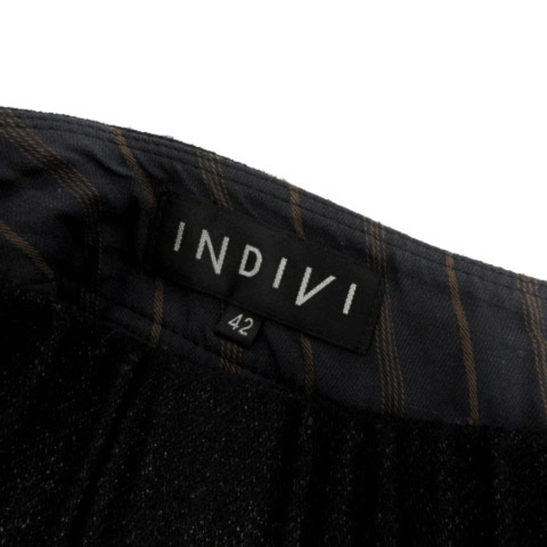 INDIVI(インディヴィ)のINDIVI パンツ ショートパンツ タック ラメ 日本製 ウール混  黒 42 レディースのパンツ(ショートパンツ)の商品写真