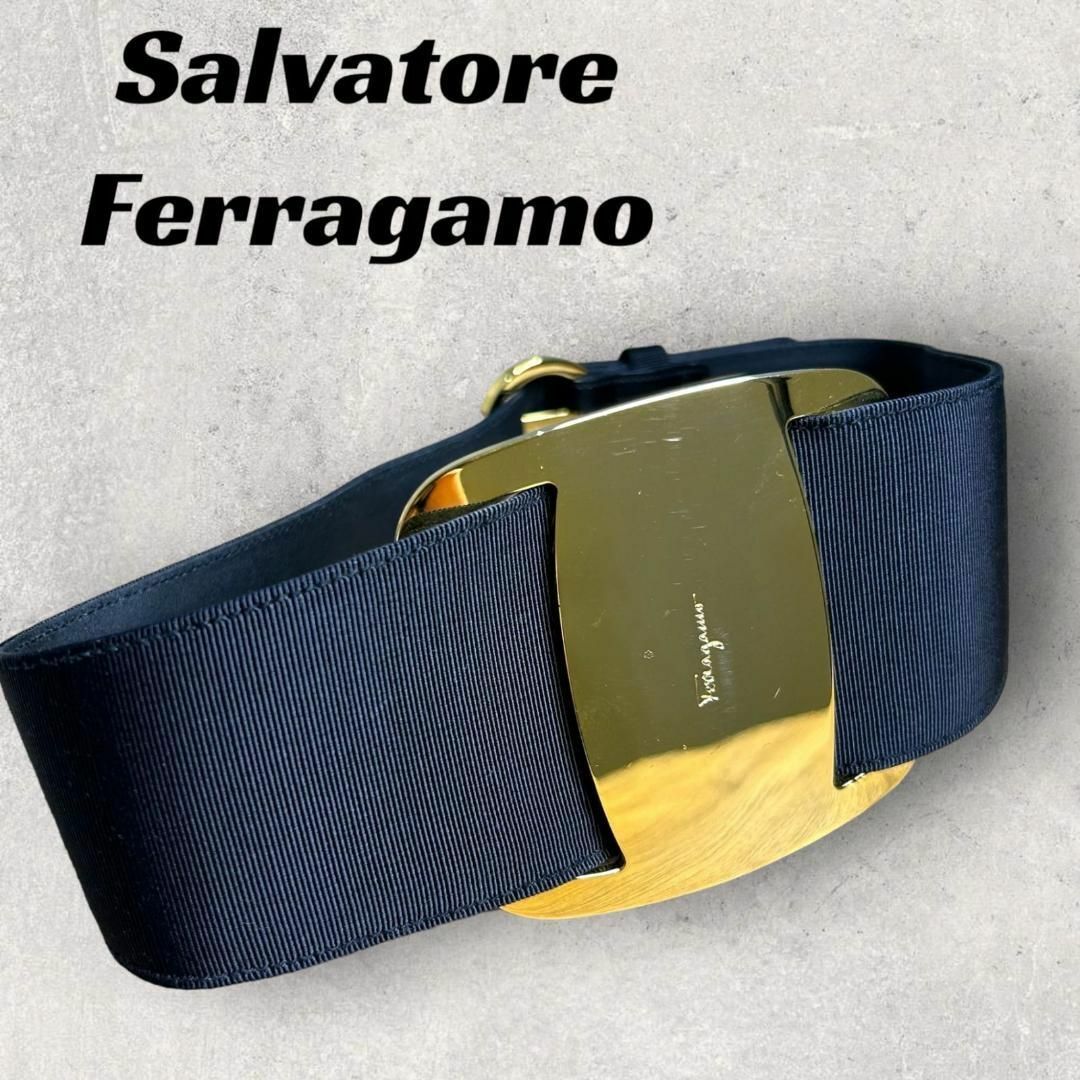 Salvatore Ferragamo(サルヴァトーレフェラガモ)の【美品ー良品】フェラガモ　 ベルト ネイビー　ビッグバックル レディースのファッション小物(ベルト)の商品写真