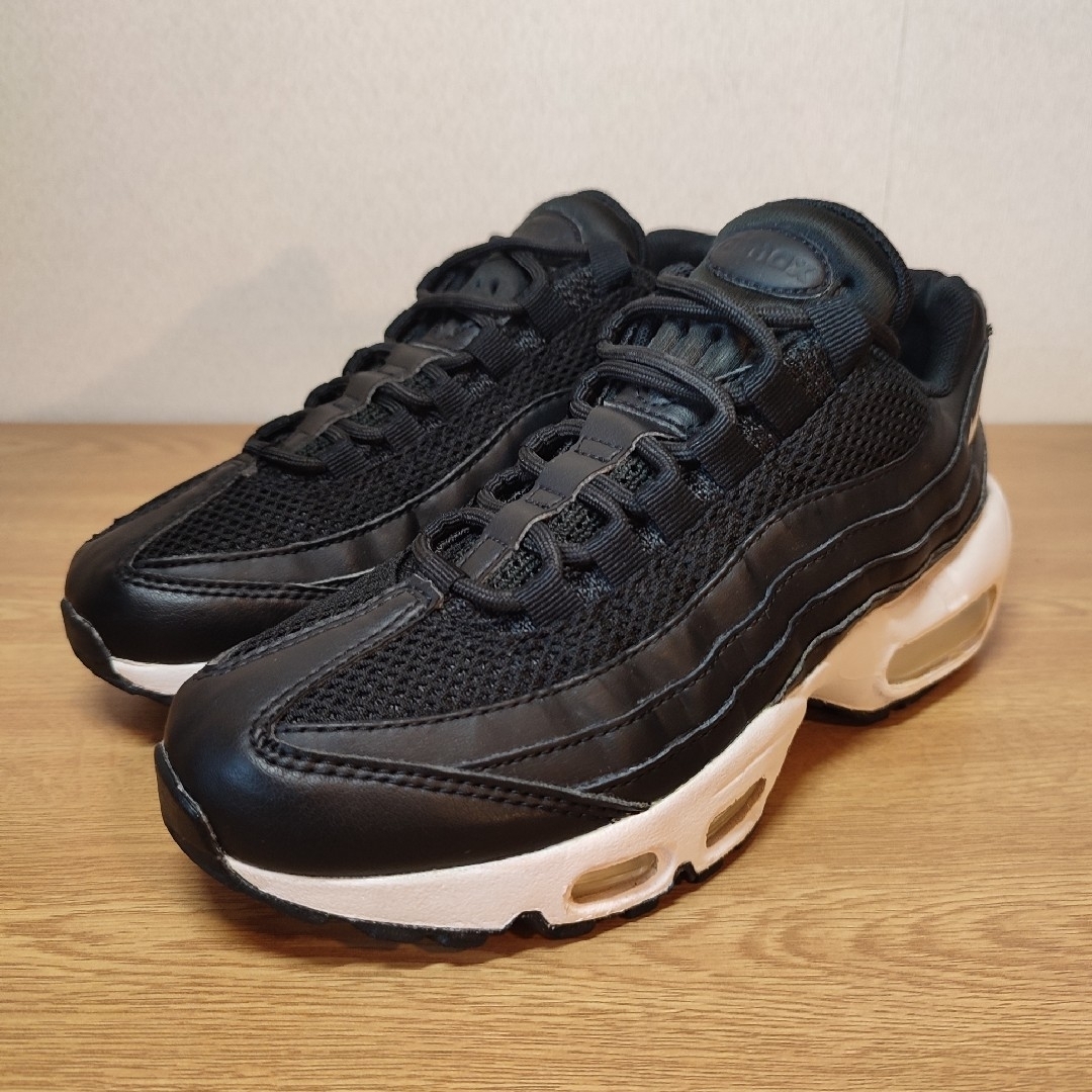 NIKE(ナイキ)の美品 大人気 NIKE AIR MAX 95 MONOTONE 23 レディースの靴/シューズ(スニーカー)の商品写真