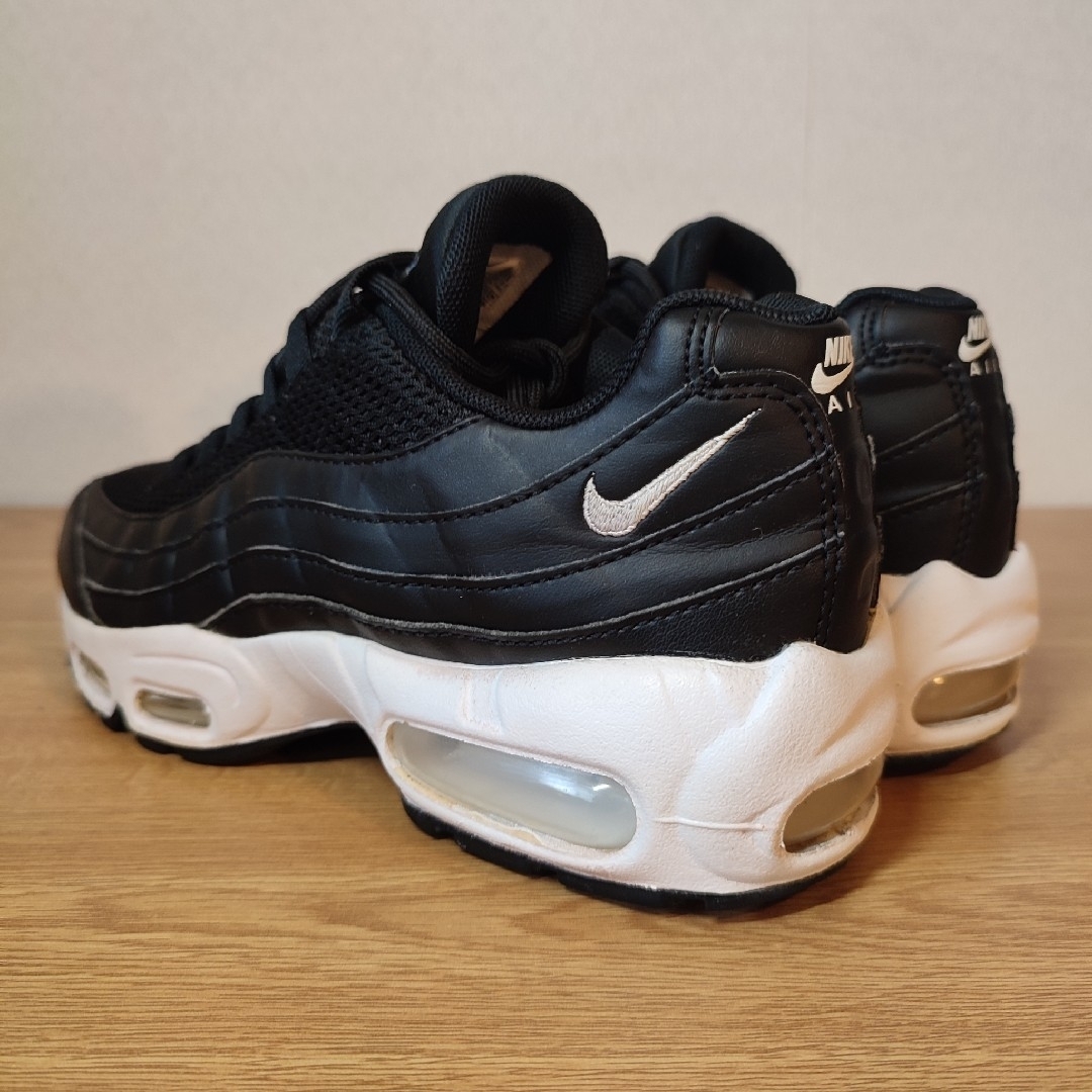 NIKE(ナイキ)の美品 大人気 NIKE AIR MAX 95 MONOTONE 23 レディースの靴/シューズ(スニーカー)の商品写真