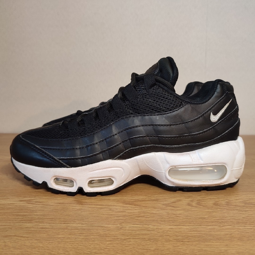 NIKE(ナイキ)の美品 大人気 NIKE AIR MAX 95 MONOTONE 23 レディースの靴/シューズ(スニーカー)の商品写真