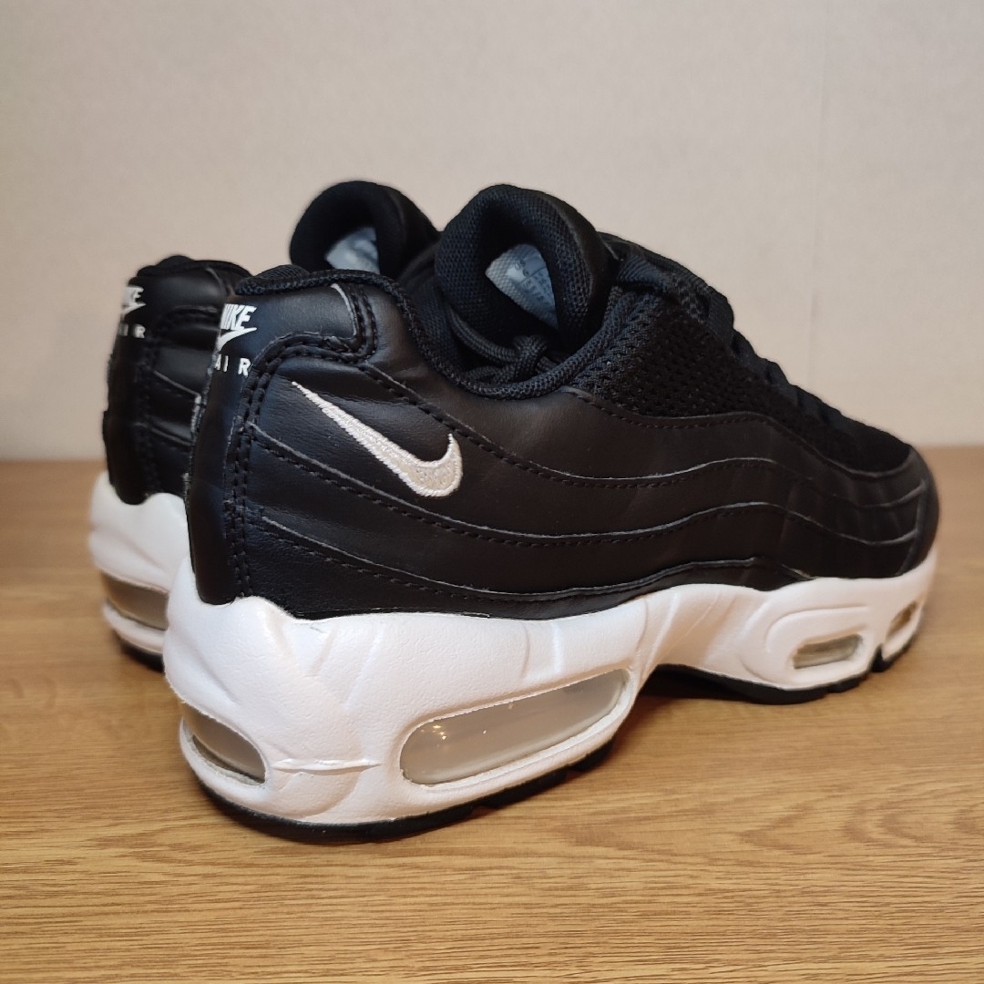 NIKE(ナイキ)の美品 大人気 NIKE AIR MAX 95 MONOTONE 23 レディースの靴/シューズ(スニーカー)の商品写真