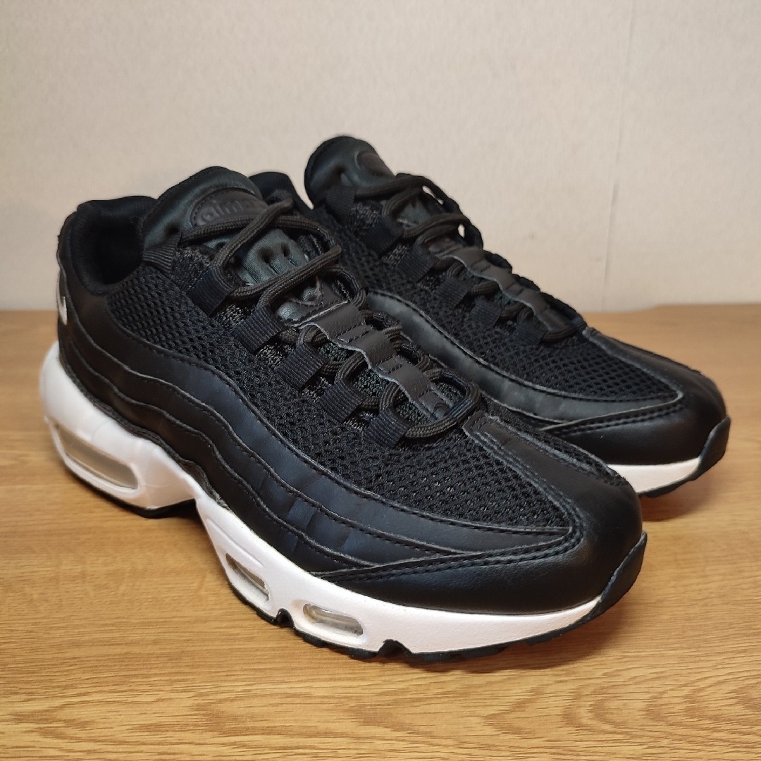 NIKE(ナイキ)の美品 大人気 NIKE AIR MAX 95 MONOTONE 23 レディースの靴/シューズ(スニーカー)の商品写真