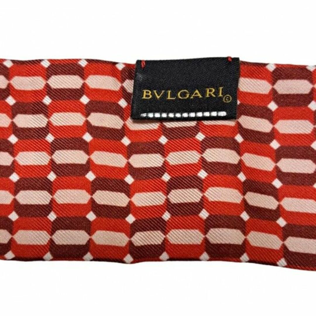 BVLGARI(ブルガリ)のブルガリ　スカーフ　ミニシェリー　シルク　100％　レッド　ロゴ　BVLGARI  レディースのファッション小物(バンダナ/スカーフ)の商品写真