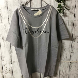 ルノンキュール(Lugnoncure)のルノンキュール　パールネックレス刺繍Tシャツ　グレー　フリー新品(Tシャツ(半袖/袖なし))