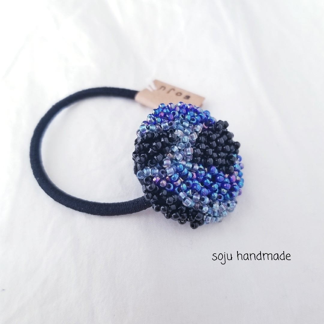 青の湖ヘアゴム　ビーズ刺繍　ヘアゴム ハンドメイドのアクセサリー(ヘアアクセサリー)の商品写真