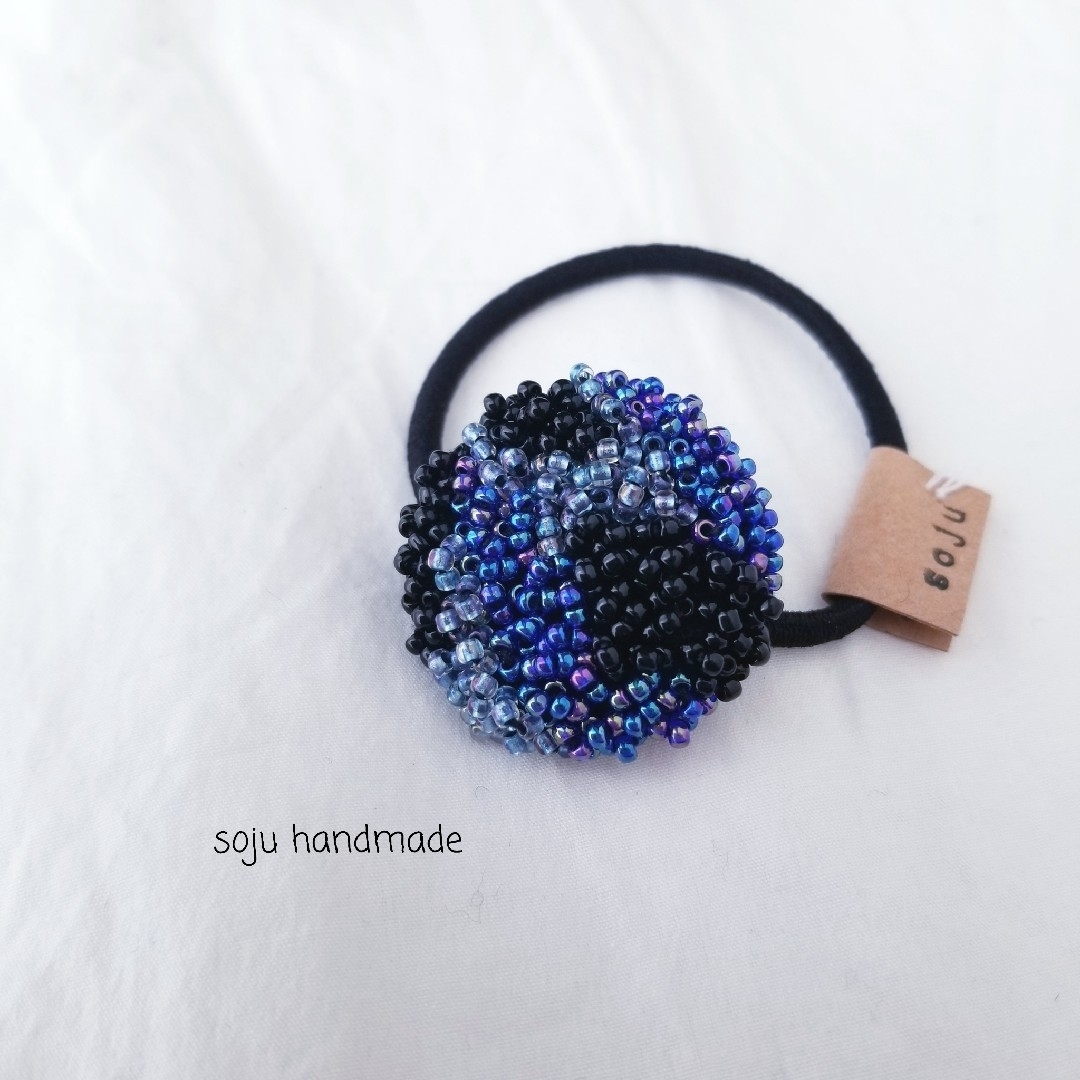 青の湖ヘアゴム　ビーズ刺繍　ヘアゴム ハンドメイドのアクセサリー(ヘアアクセサリー)の商品写真