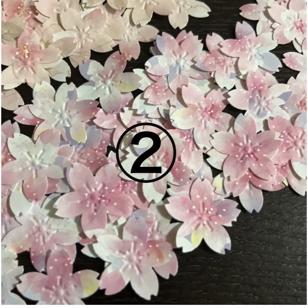 ハンドメイド　デザインペーパー桜の花　エンボスパンチさくらスモール　100枚 ハンドメイドの素材/材料(各種パーツ)の商品写真