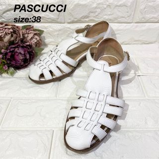 PASCUCCI パスクッチ グルカサンダル ストラップホワイト24.0(サンダル)