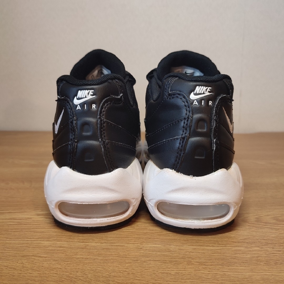 NIKE(ナイキ)の極美品 大人気 NIKE AIRMAX 95 MONOTONE 24.5 レディースの靴/シューズ(スニーカー)の商品写真