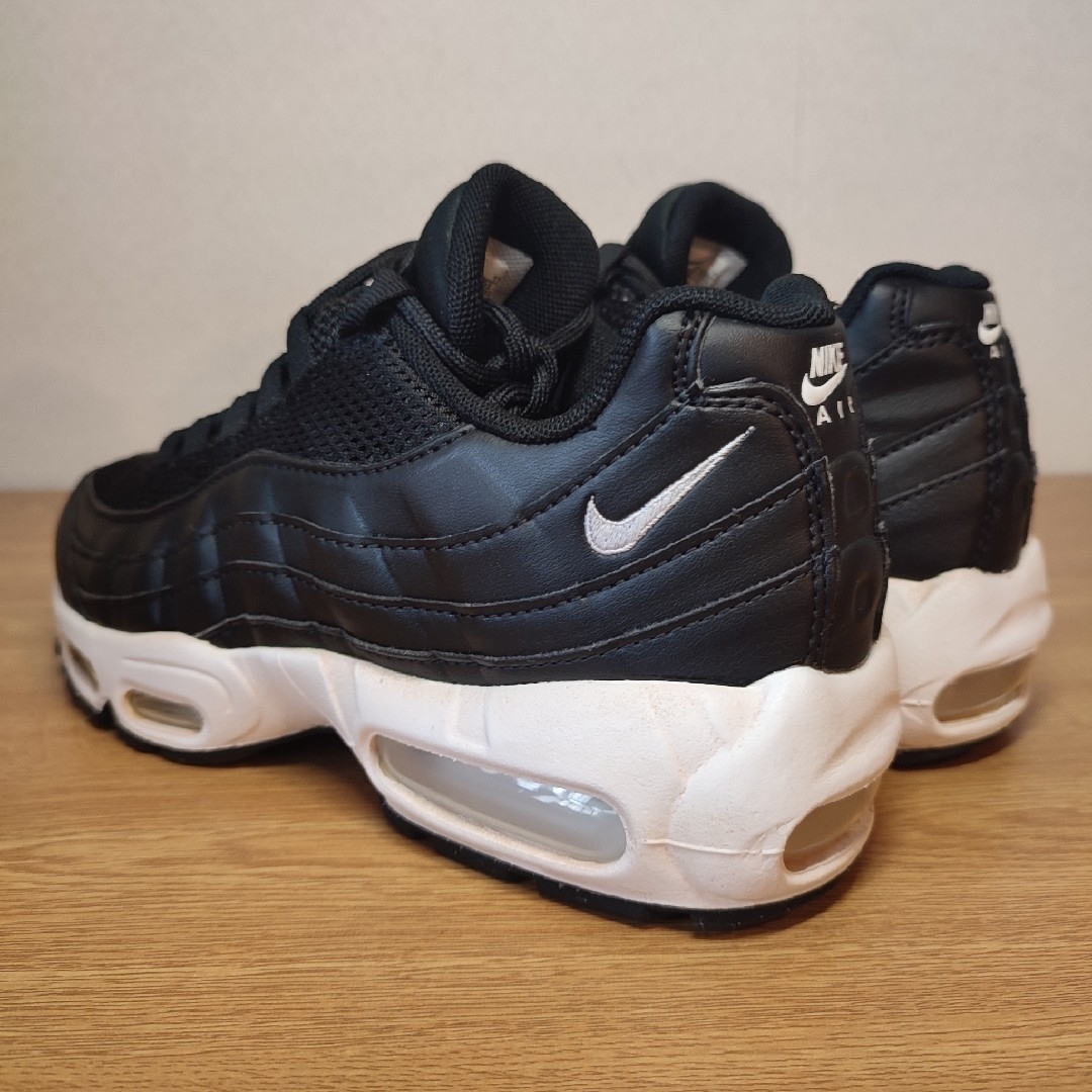 NIKE(ナイキ)の極美品 大人気 NIKE AIRMAX 95 MONOTONE 24.5 レディースの靴/シューズ(スニーカー)の商品写真