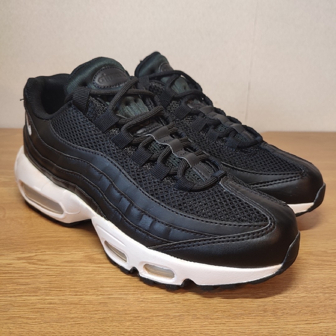 NIKE(ナイキ)の極美品 大人気 NIKE AIRMAX 95 MONOTONE 24.5 レディースの靴/シューズ(スニーカー)の商品写真