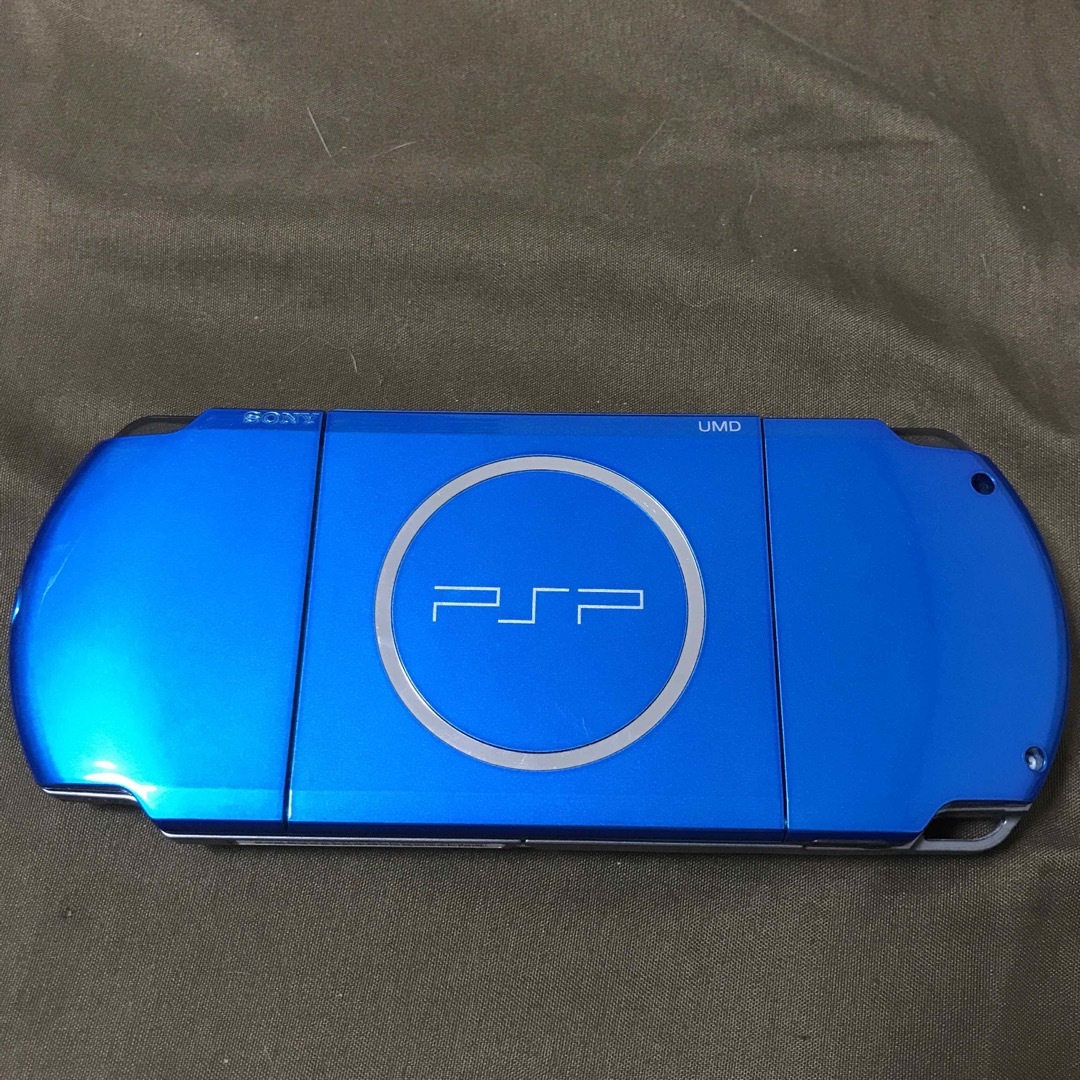 SONY(ソニー)のPSP 本体＋おまけ エンタメ/ホビーのゲームソフト/ゲーム機本体(携帯用ゲーム機本体)の商品写真