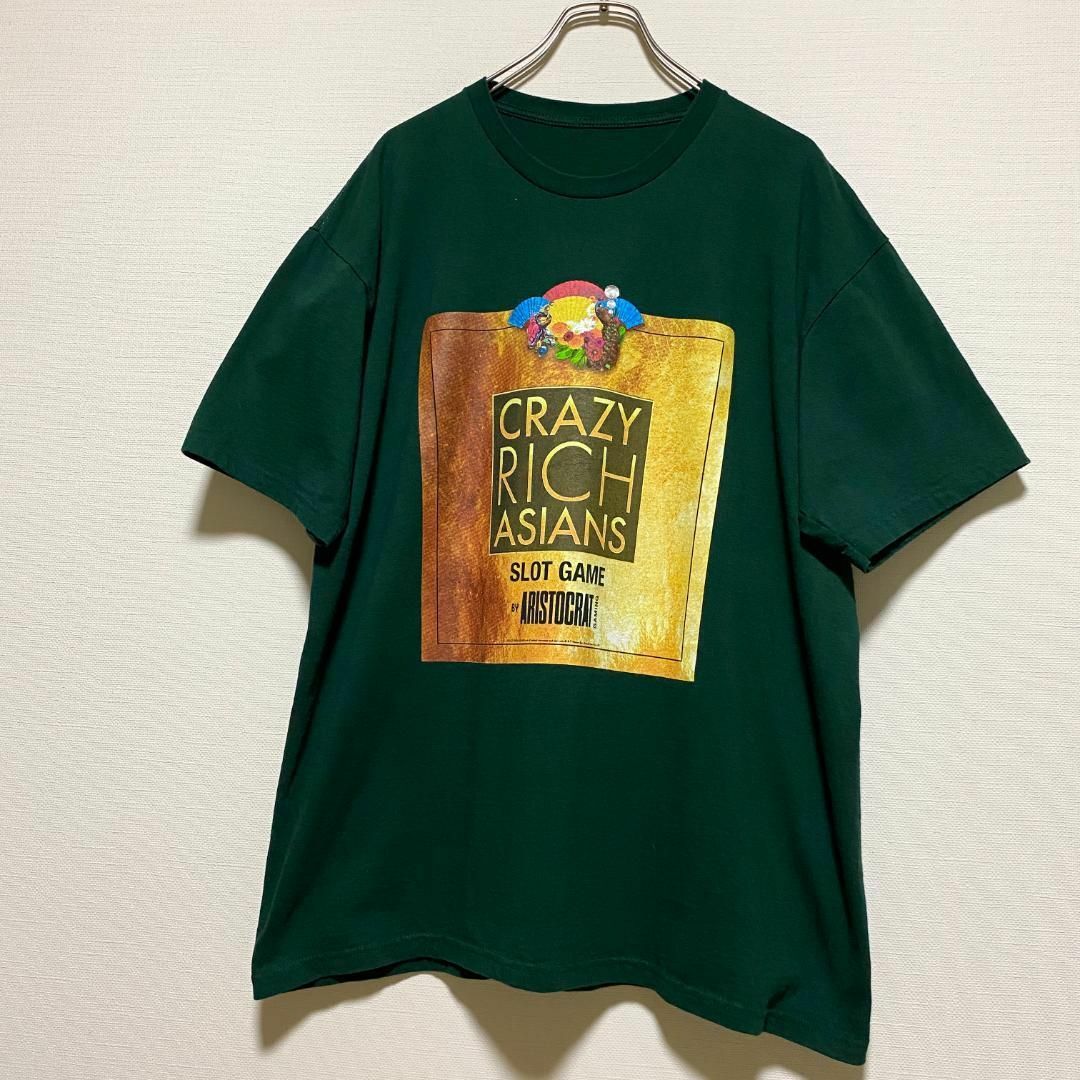 TV&MOVIE(ティービーアンドムービー)のアメリカ古着　CRAZY RICH ASIANS　スロットゲーム　映画　Tシャツ メンズのトップス(Tシャツ/カットソー(半袖/袖なし))の商品写真