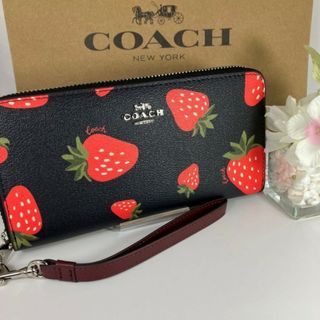 コーチ(COACH)の専用　COACH　長財布　ラウンドファスナー　ブラック　小銭入れ有　ストロベリー(財布)