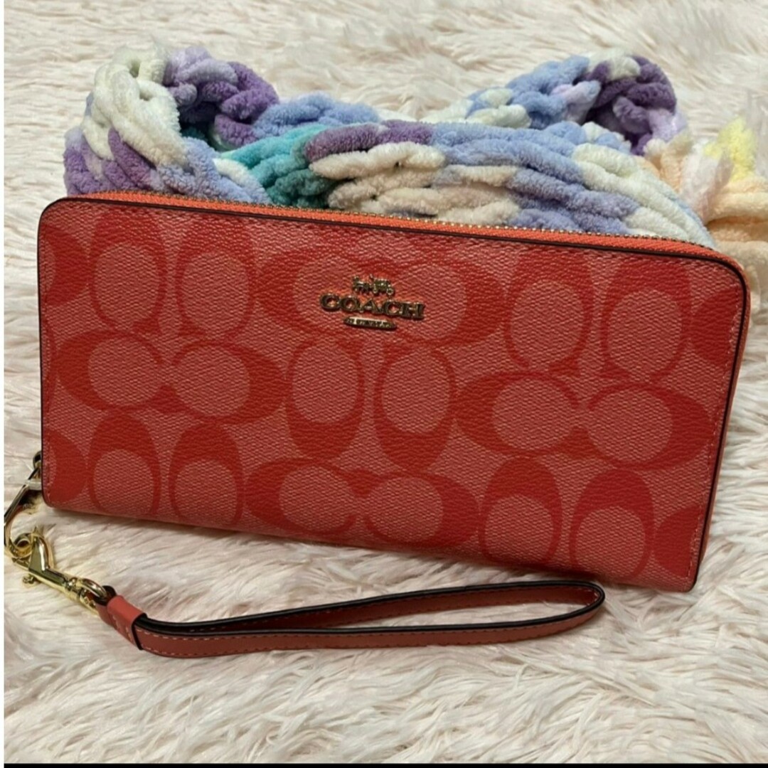 COACH(コーチ)の新品　COACH　長財布　ラウンドファスナー　小銭入れ有　シグネチャー　ピンク レディースのファッション小物(財布)の商品写真