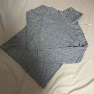 ユニクロ(UNIQLO)のUNIQLO ユニクロ タートルネック グレー インナー 古着 春服(Tシャツ/カットソー(七分/長袖))