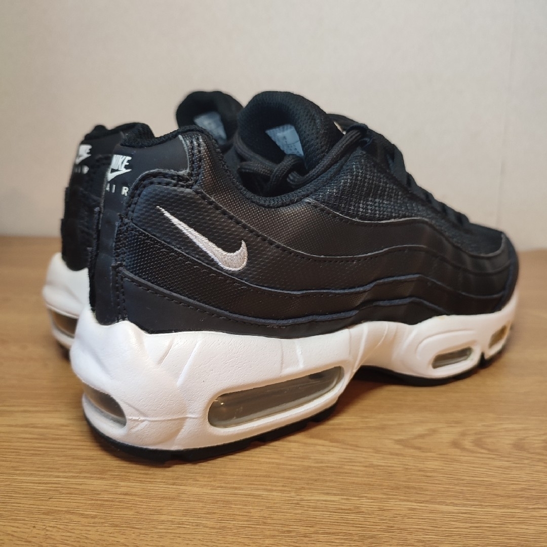 NIKE(ナイキ)の極美品 大人気 NIKE AIR MAX 95 MONOTONE 24 レディースの靴/シューズ(スニーカー)の商品写真