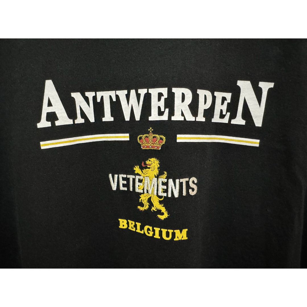 VETEMENTS(ヴェトモン)の【美品】VETEMENTS 21SS ANTWERPEN TシャツL メンズのトップス(Tシャツ/カットソー(半袖/袖なし))の商品写真