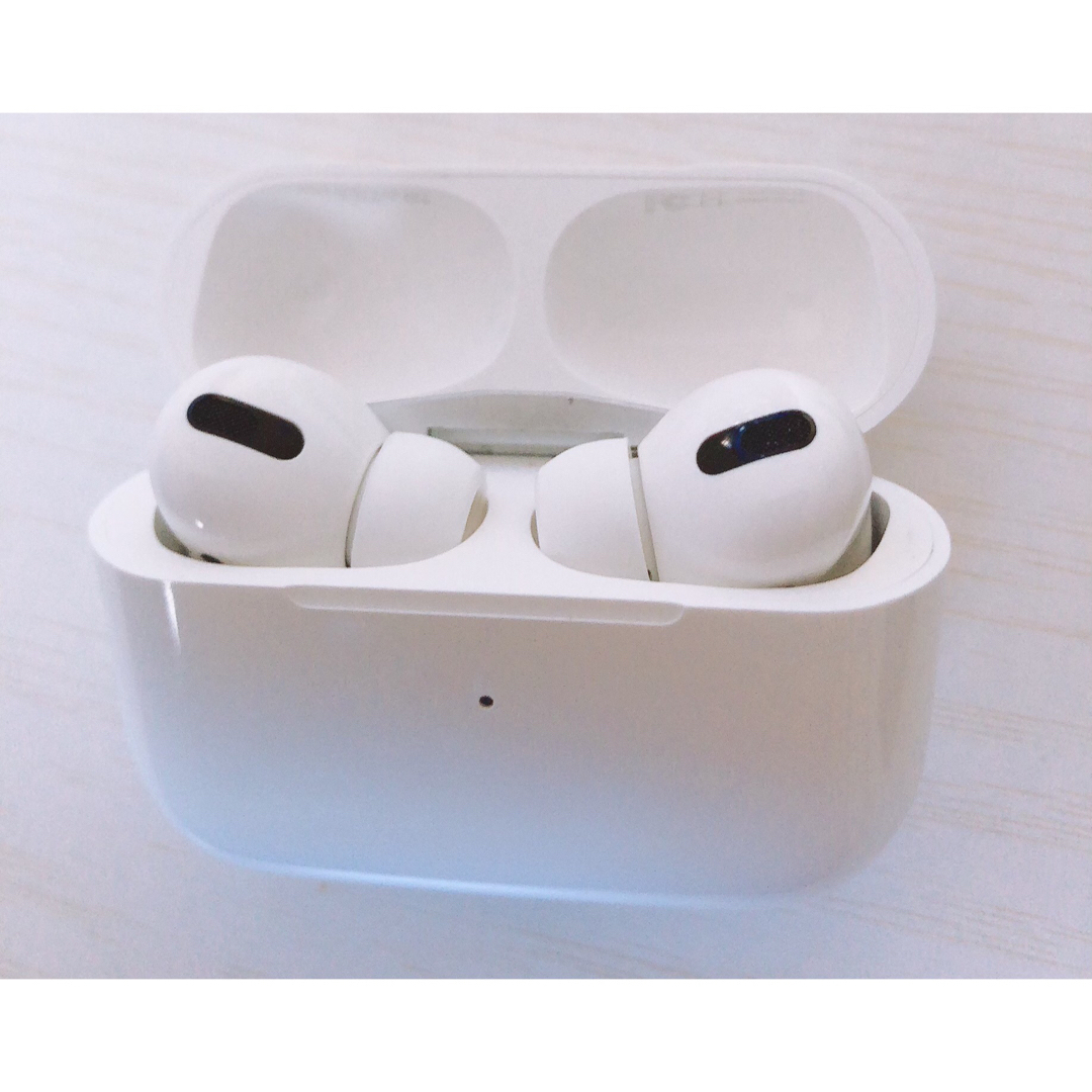 Apple(アップル)のAirPods Pro第一世代/イヤホン/ワイヤレスイヤホン スマホ/家電/カメラのオーディオ機器(ヘッドフォン/イヤフォン)の商品写真