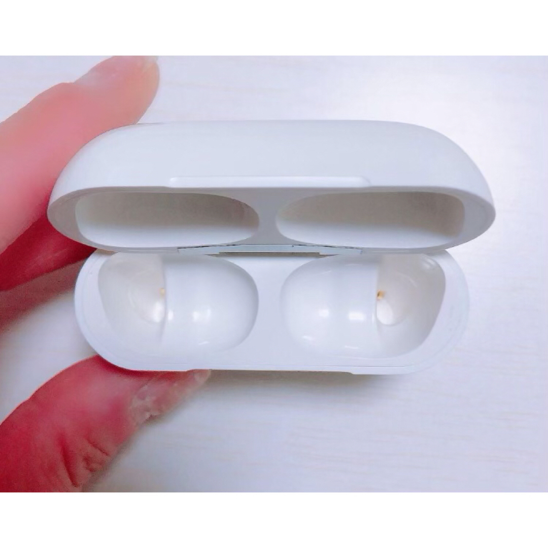 Apple(アップル)のAirPods Pro第一世代/イヤホン/ワイヤレスイヤホン スマホ/家電/カメラのオーディオ機器(ヘッドフォン/イヤフォン)の商品写真