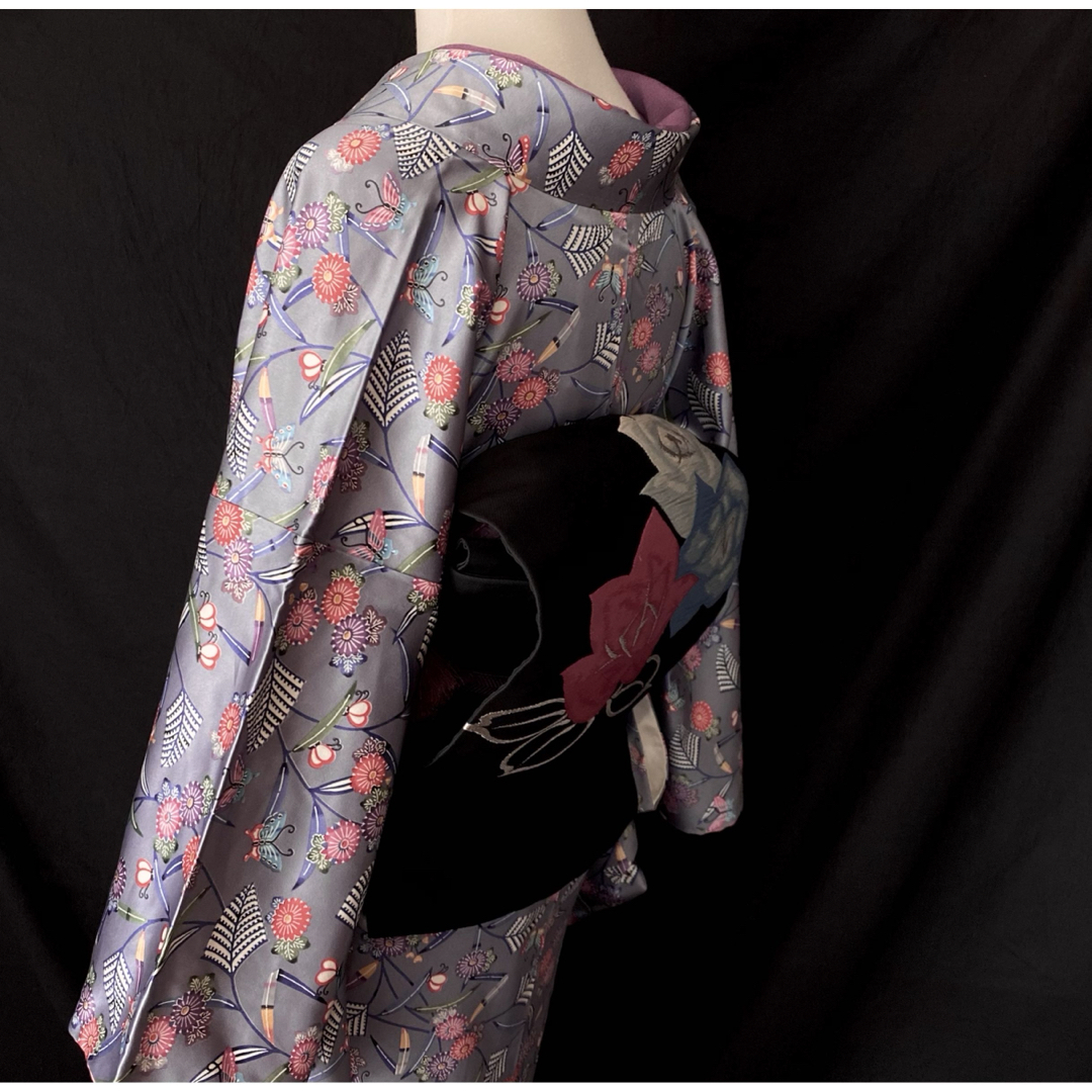 花に蝶🦋の小紋〉SALE L 紫味のグレー 洋服感覚の着物 普段着 花に蝶🦋の小紋〉SALE L 紫味のグレー 洋服感覚の着物 普段着