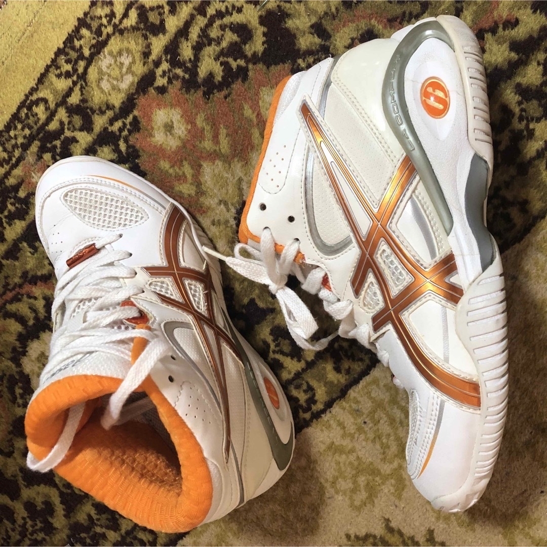 asics(アシックス)の美品！アシックス LADY GELFLASH 4 のスニーカー　 レディースの靴/シューズ(スニーカー)の商品写真