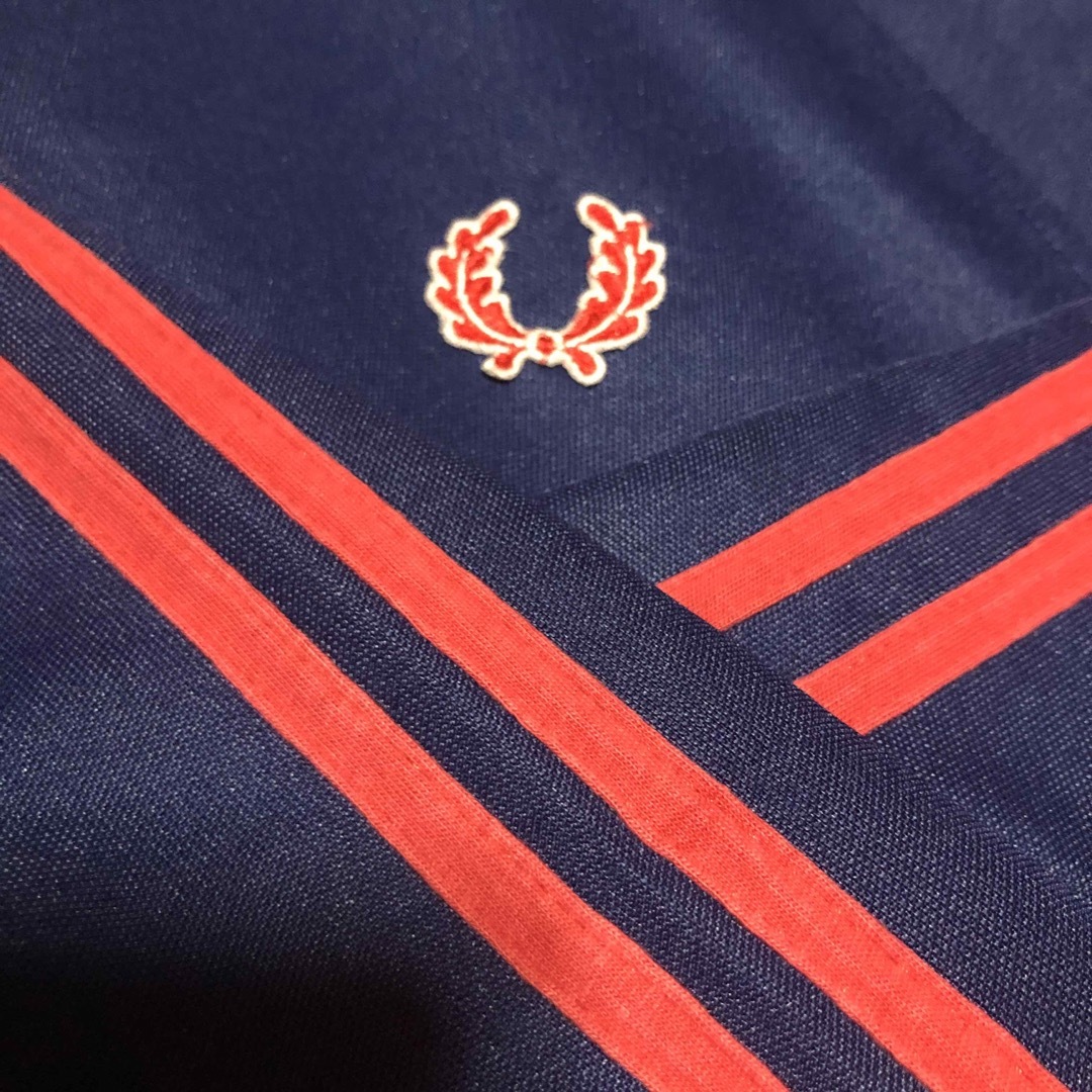 FRED PERRY(フレッドペリー)のFred Perry⭐️トラックジャケット XL 刺繍月桂樹 ネイビー×レッド メンズのトップス(ジャージ)の商品写真