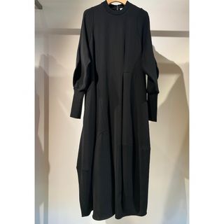 エンフォルド(ENFOLD)のENFOLD CURVE-SLEEVE ASYMMETRY-DRESS(ロングワンピース/マキシワンピース)