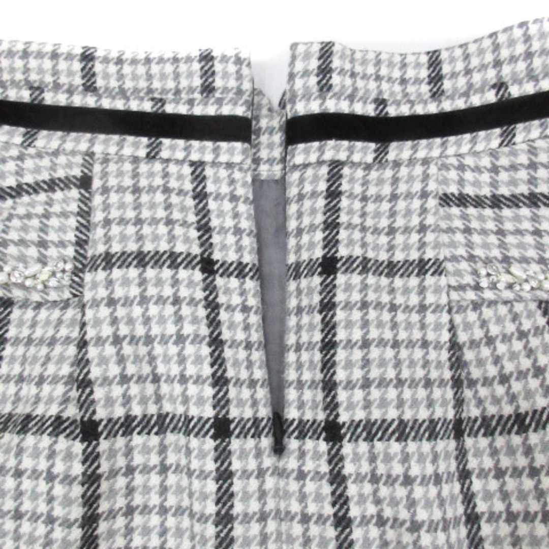 MISCH MASCH(ミッシュマッシュ)のミッシュマッシュ タイトスカート ひざ丈 ビジュー 千鳥格子柄 36 白 グレー レディースのスカート(ひざ丈スカート)の商品写真