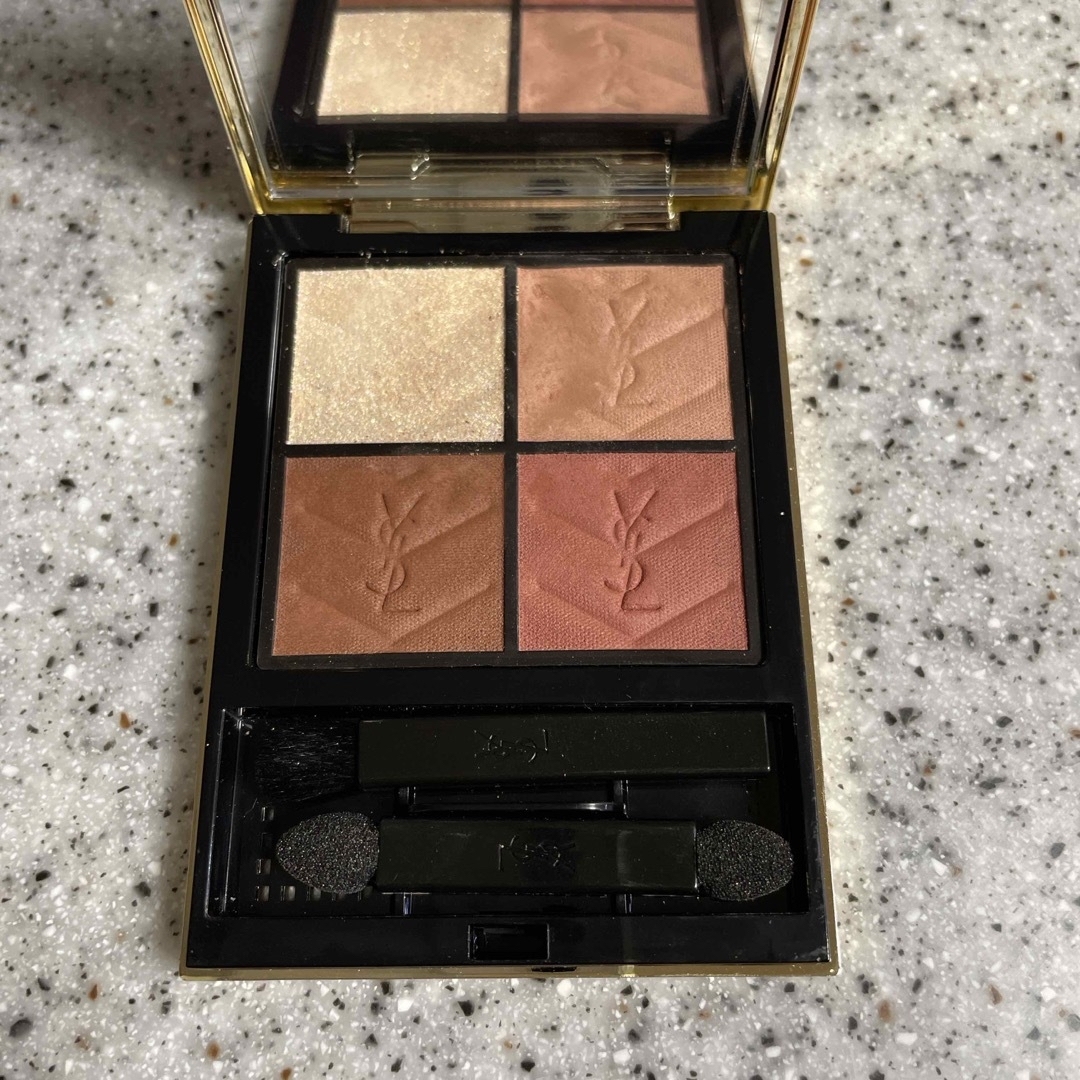 Yves Saint Laurent Beaute(イヴサンローランボーテ)のイヴ・サンローラン　クチュールミニクラッチ 200 コスメ/美容のベースメイク/化粧品(アイシャドウ)の商品写真