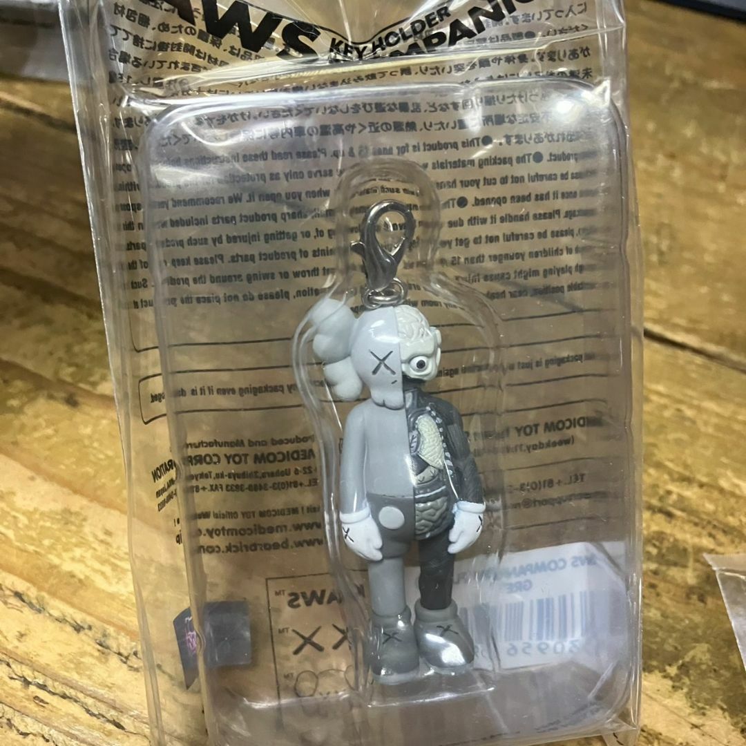 MEDICOM TOY(メディコムトイ)のKAWS COMPANION KEYCAHIN kaws tokyo first エンタメ/ホビーのフィギュア(その他)の商品写真