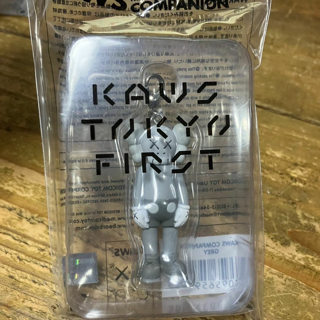 MEDICOM TOY(メディコムトイ)のKAWS COMPANION KEYCAHIN kaws tokyo first エンタメ/ホビーのフィギュア(その他)の商品写真