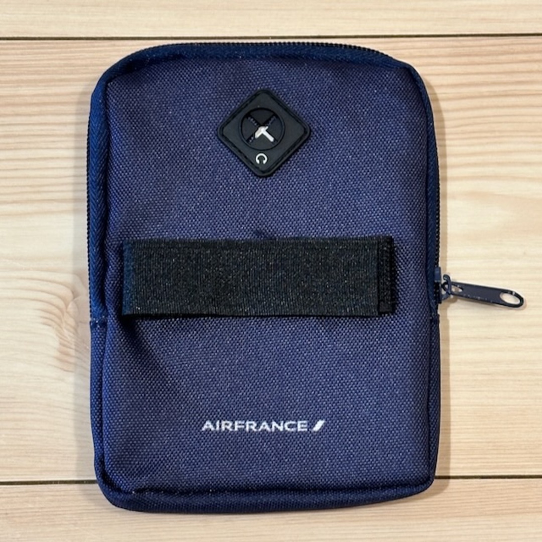 JAL(日本航空)(ジャル(ニホンコウクウ))のAIR FRANCE エールフランス 子供用ポーチセット 付属品多数 エンタメ/ホビーのコレクション(ノベルティグッズ)の商品写真