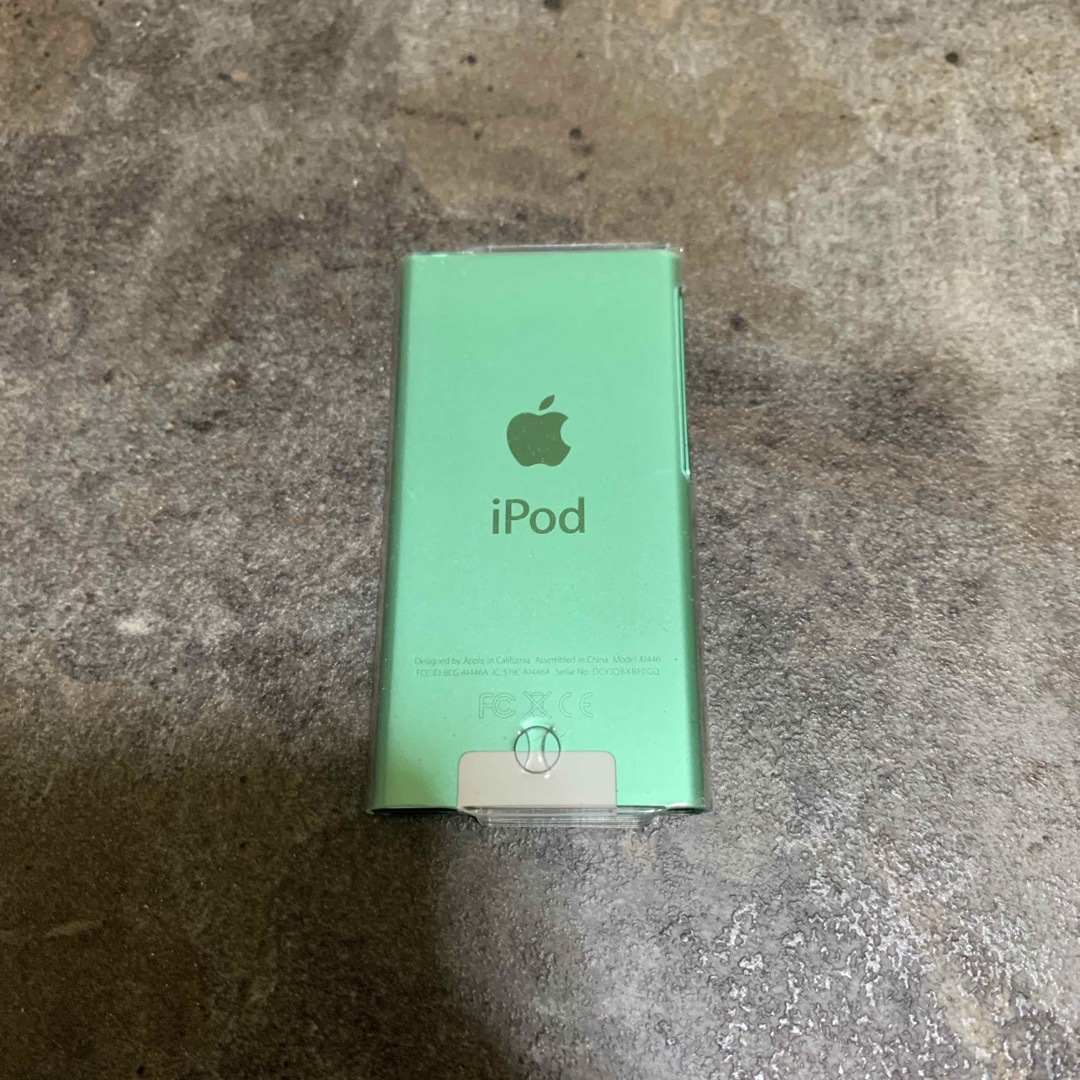 Apple(アップル)のiPod nano 第7世代 グリーン 16GB スマホ/家電/カメラのオーディオ機器(ポータブルプレーヤー)の商品写真