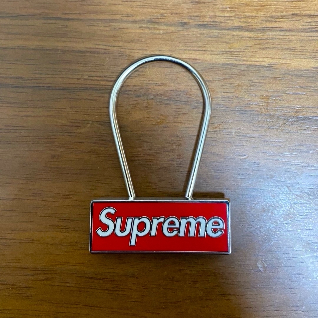 Supreme(シュプリーム)のSupreme 15AW Clip Keychain Red 新品 メンズのファッション小物(キーホルダー)の商品写真