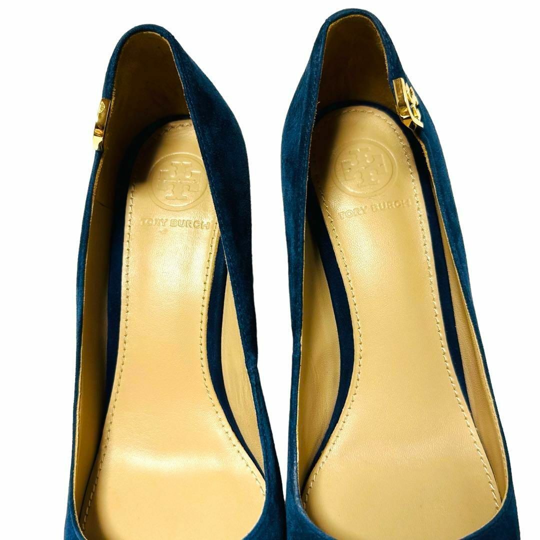 Tory Burch(トリーバーチ)の美品✨トリーバーチ 6M /約23㎝ パンプス スエード ゴールド金具 紺 レディースの靴/シューズ(ハイヒール/パンプス)の商品写真