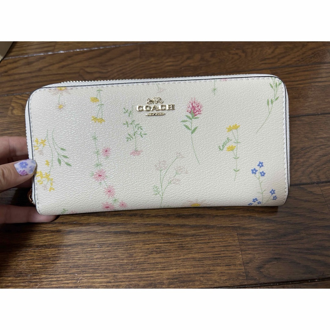 COACH(コーチ)の※期間限定出品  COACH フローラル長財布 レディースのファッション小物(財布)の商品写真