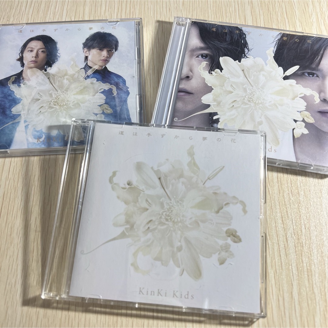 KinKi Kids(キンキキッズ)のkinki kids 道は手ずから夢の花　シングル　CD+DVD 2形態セット エンタメ/ホビーのCD(ポップス/ロック(邦楽))の商品写真