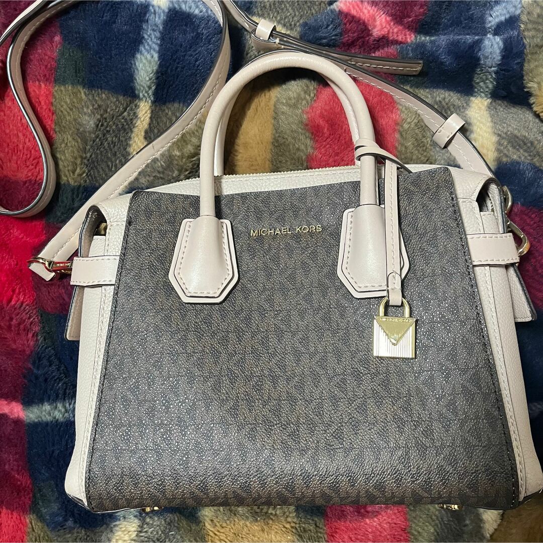 Michael Kors(マイケルコース)のMICHAEL KORS マイケルコース ハンドバッグ レザー シグネチャー レディースのバッグ(ショルダーバッグ)の商品写真