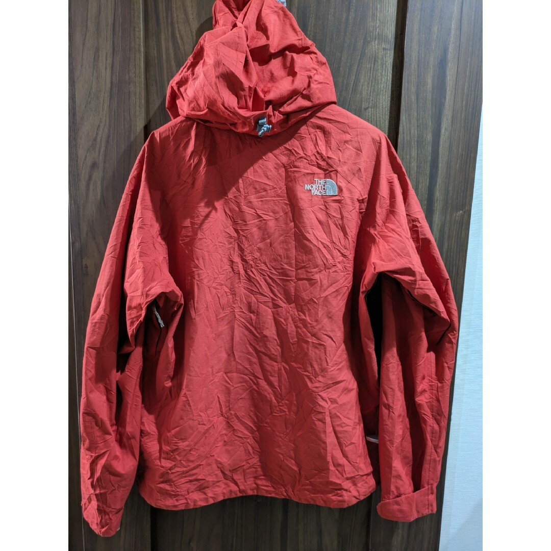 THE NORTH FACE(ザノースフェイス)のザノースフェイス　訳あり　レインパーカー　レッド レディースのジャケット/アウター(ナイロンジャケット)の商品写真