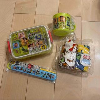 ⭐︎新品　トイストーリー　お弁当箱　セット　お箸　コップ　おしぼり　