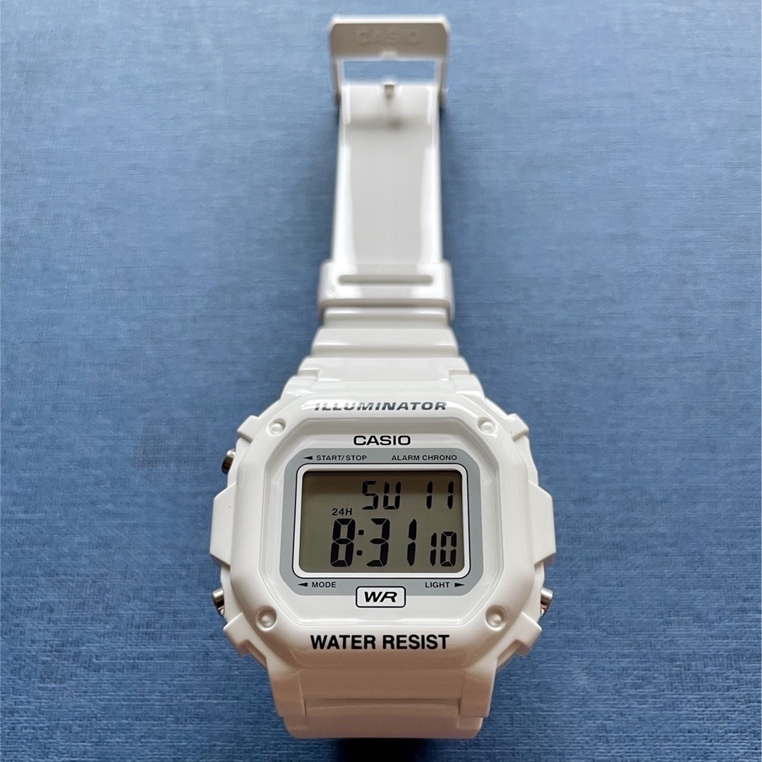 CASIO(カシオ)のカシオ　デジタル腕時計　日常防水　未使用新品　ホワイトカラーモデル メンズの時計(腕時計(デジタル))の商品写真