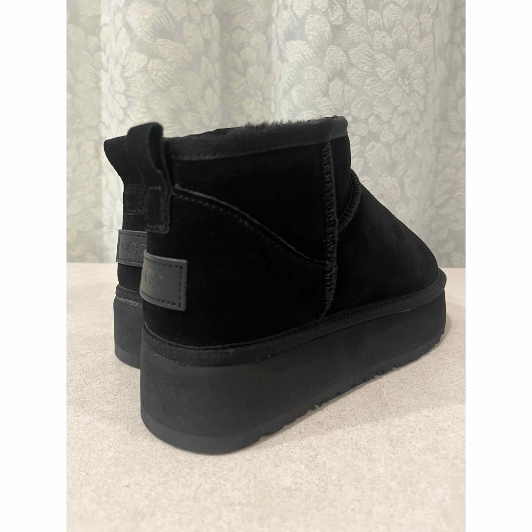 UGG(アグ)のUGG クラッシックウルトラ ミニプラット フォーム 厚底 ブーツ 24cm レディースの靴/シューズ(ブーツ)の商品写真