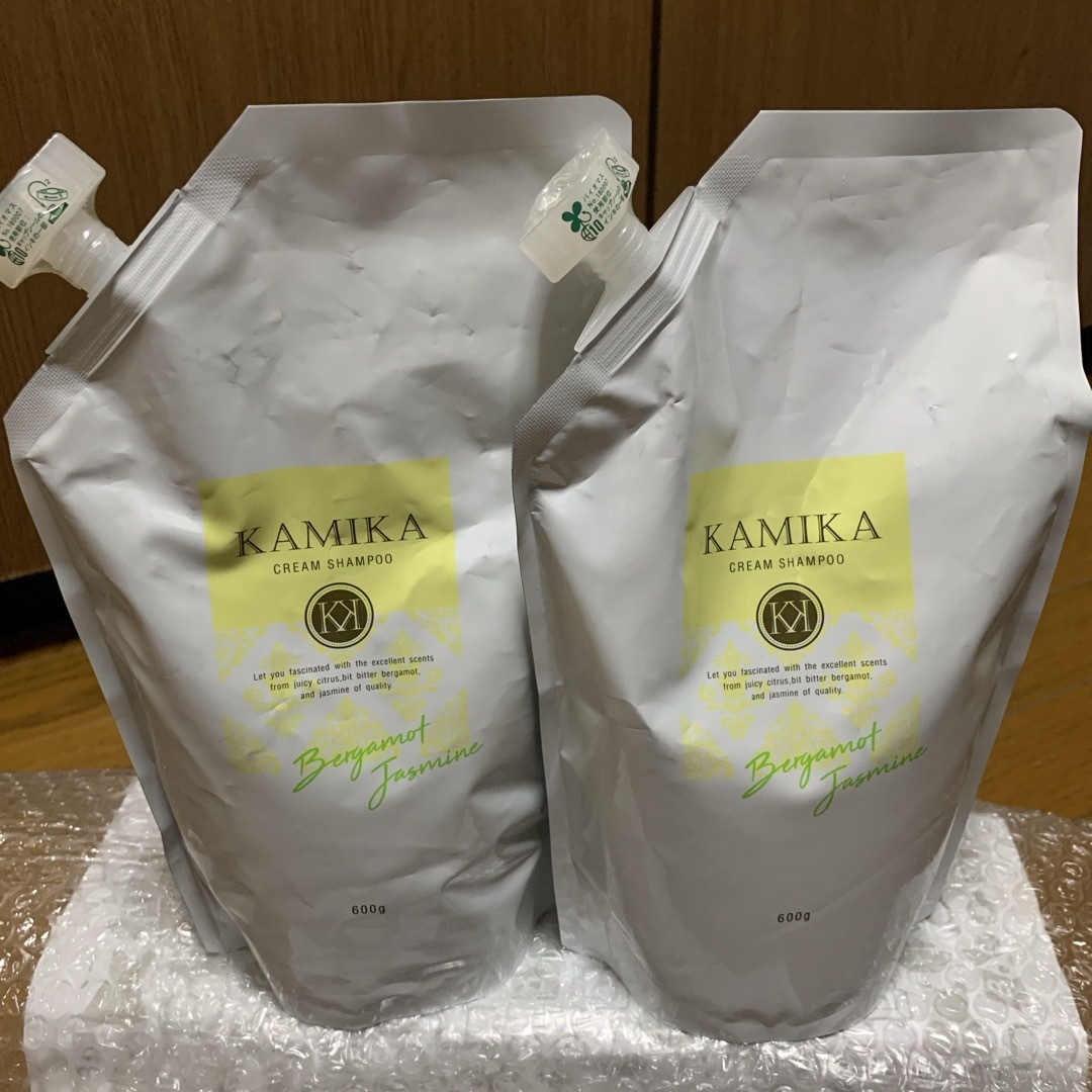 KAMIKA(カミカ)のKAMIKA オールインワンクリームシャンプー 詰替え用 600g コスメ/美容のヘアケア/スタイリング(シャンプー)の商品写真