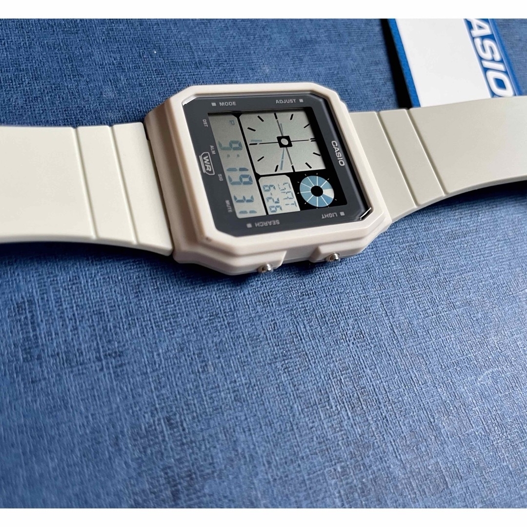 CASIO(カシオ)のカシオ　デジタル腕時計　新品　ワールドタイム　日常防水　レトロ　希少カラーモデル メンズの時計(腕時計(デジタル))の商品写真