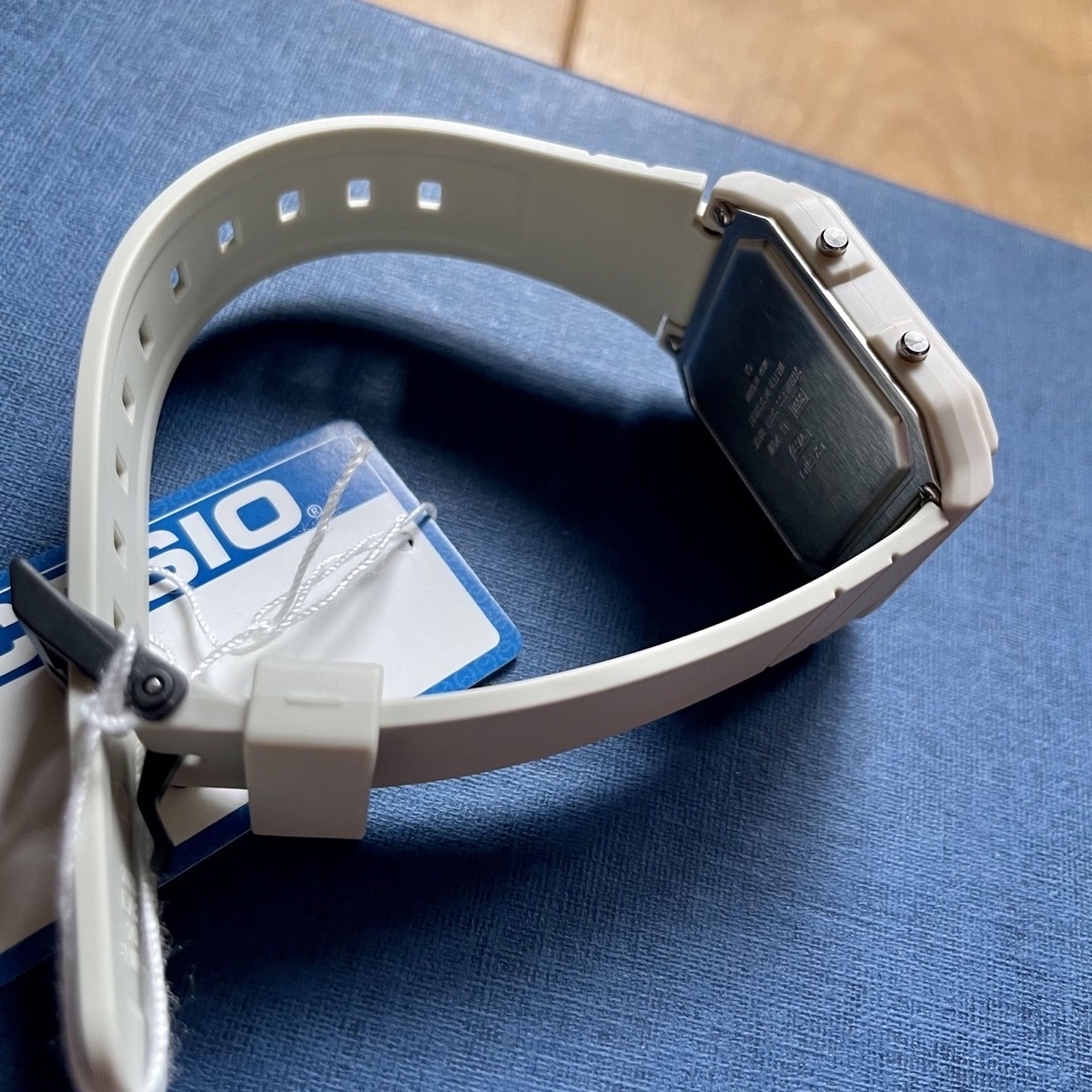 CASIO(カシオ)のカシオ　デジタル腕時計　新品　ワールドタイム　日常防水　レトロ　希少カラーモデル メンズの時計(腕時計(デジタル))の商品写真
