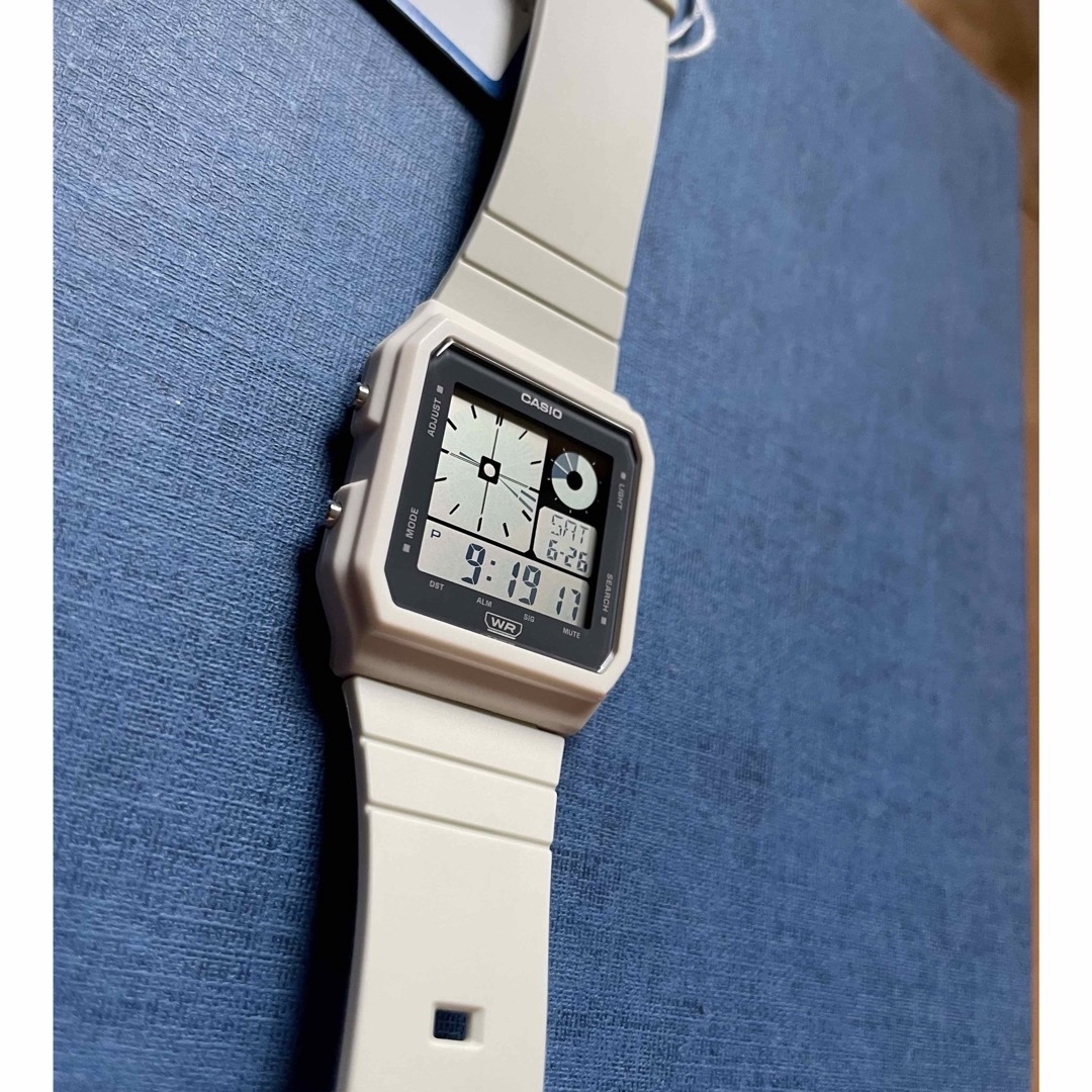 CASIO(カシオ)のカシオ　デジタル腕時計　新品　ワールドタイム　日常防水　レトロ　希少カラーモデル メンズの時計(腕時計(デジタル))の商品写真