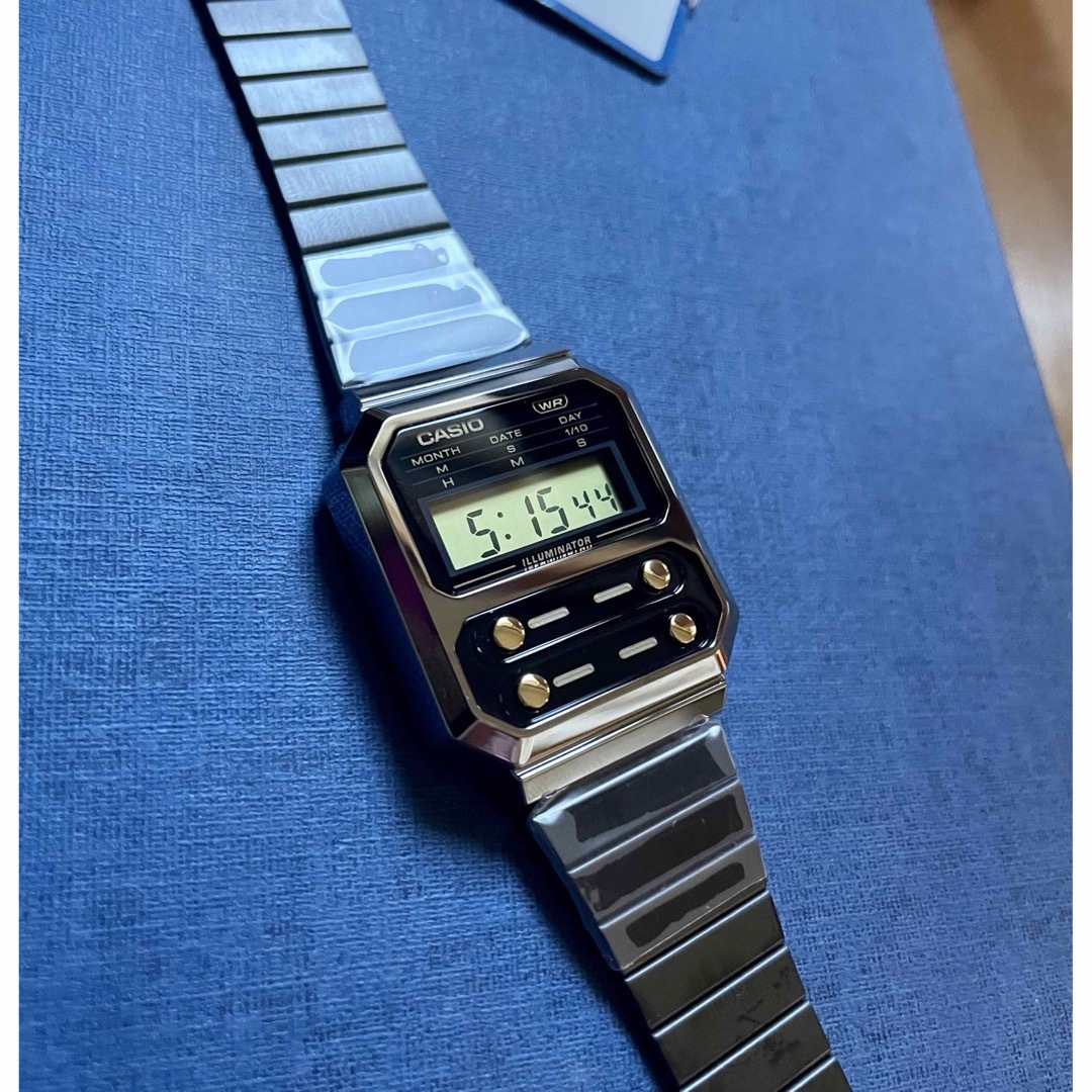 CASIO(カシオ)のカシオ デジタル腕時計　新品　LEDバックライト　ゴールドボタン　海外輸入モデル メンズの時計(腕時計(デジタル))の商品写真