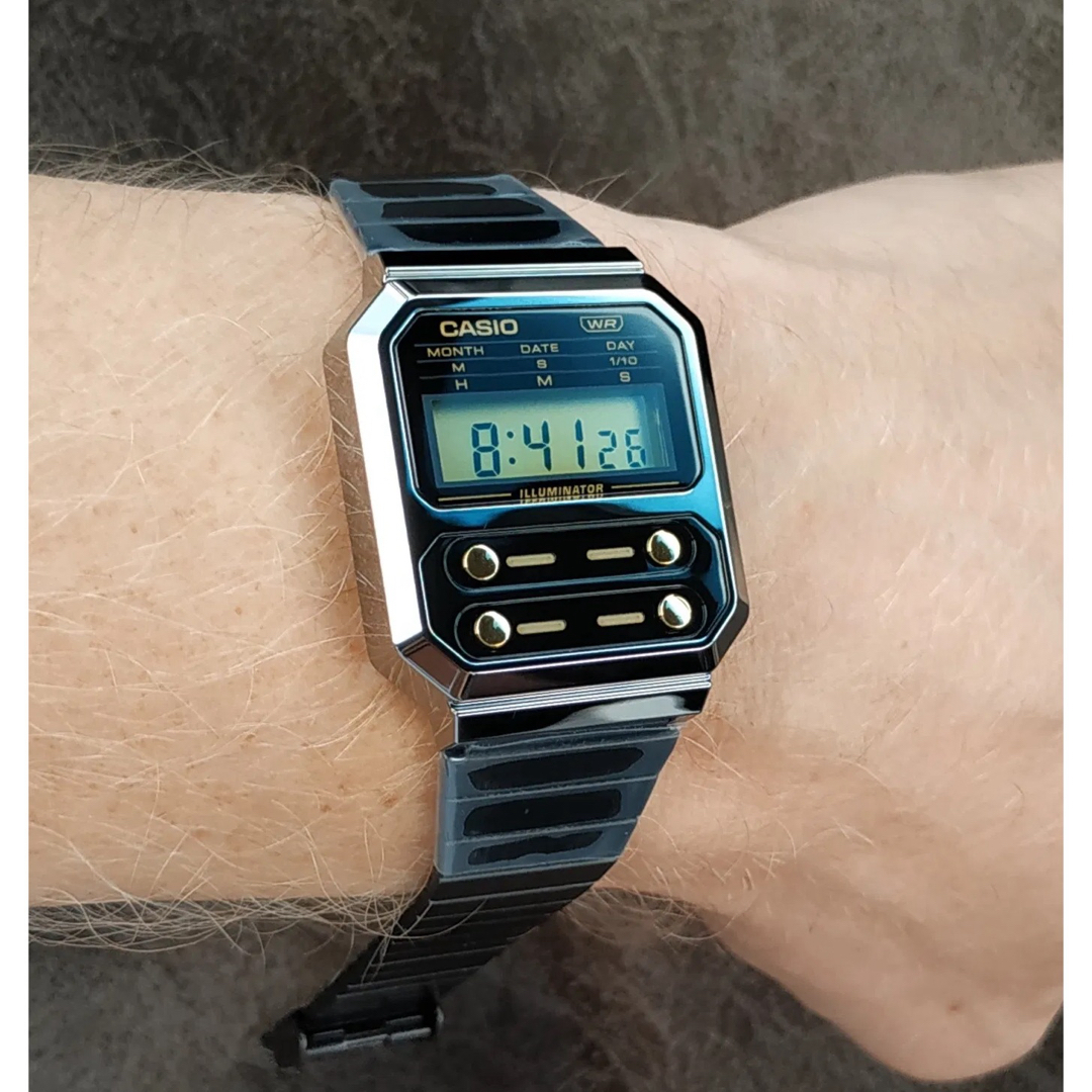 CASIO(カシオ)のカシオ デジタル腕時計　新品　LEDバックライト　ゴールドボタン　海外輸入モデル メンズの時計(腕時計(デジタル))の商品写真